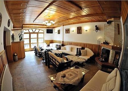Trojka Hotel Es Panzio 솔노크 외부 사진