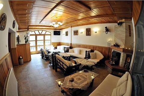 Trojka Hotel Es Panzio 솔노크 외부 사진