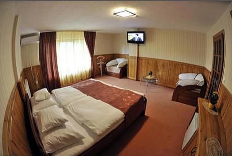 Trojka Hotel Es Panzio 솔노크 객실 사진